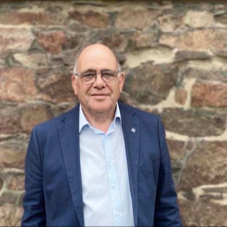 Andy retired from working on the railway in 2021after 44 years. He enjoys photography and a spot of gardening. He has
been a Christian since his late teens and has enjoyed working with young people ever since, helping them to discover who Jesus is and how He cares for them.